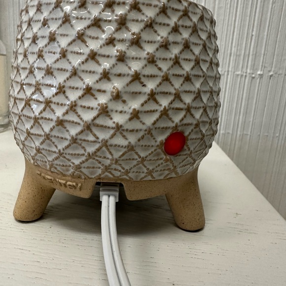 Scentsy Take A Stand Warmer - Picture 2 of 4